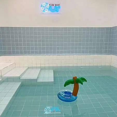 Kids Pool Run By Nursery Teacher Tuberoom Appartement